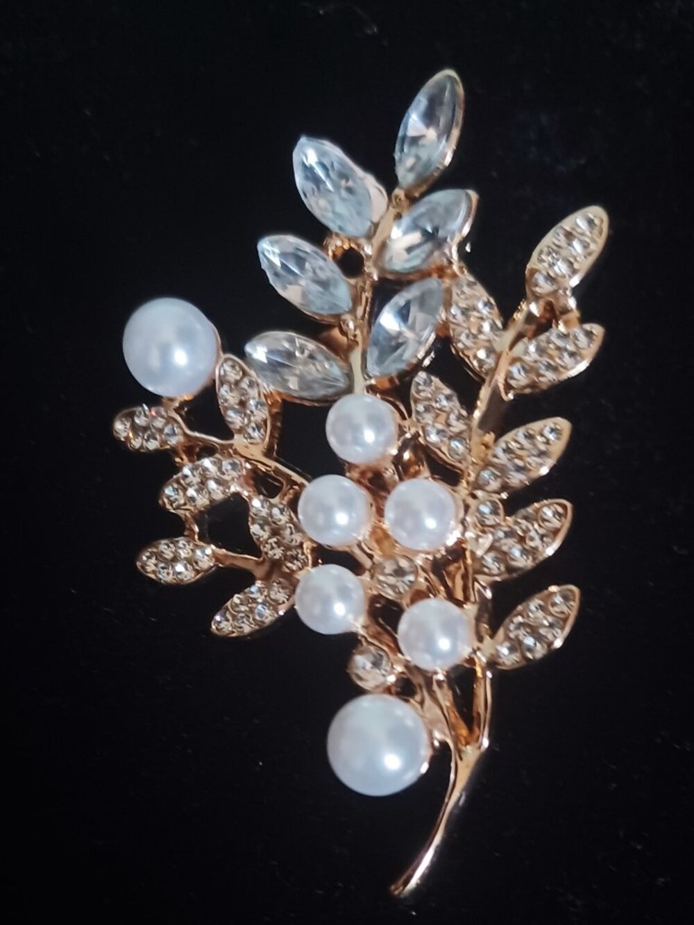 Flashy Pearl, and Clear Rhinestone Brooch - Picture 2 of 5